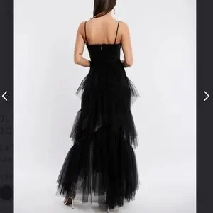 BCBGMAXAZRIA Oly イブニングドレス Tulle & Tiered Ruffle Oly Tiered Ruffle Tulle Evening Gown – BCBGMAXAZRIA